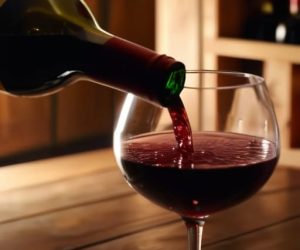 Decanting: Which Bottles It Helps and Which It Does Not